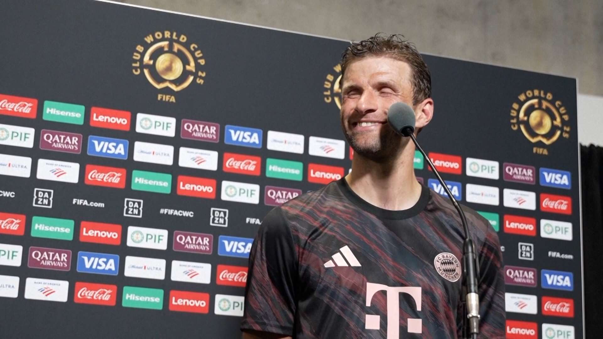 Thomas Müller Mixed Zone Lachen