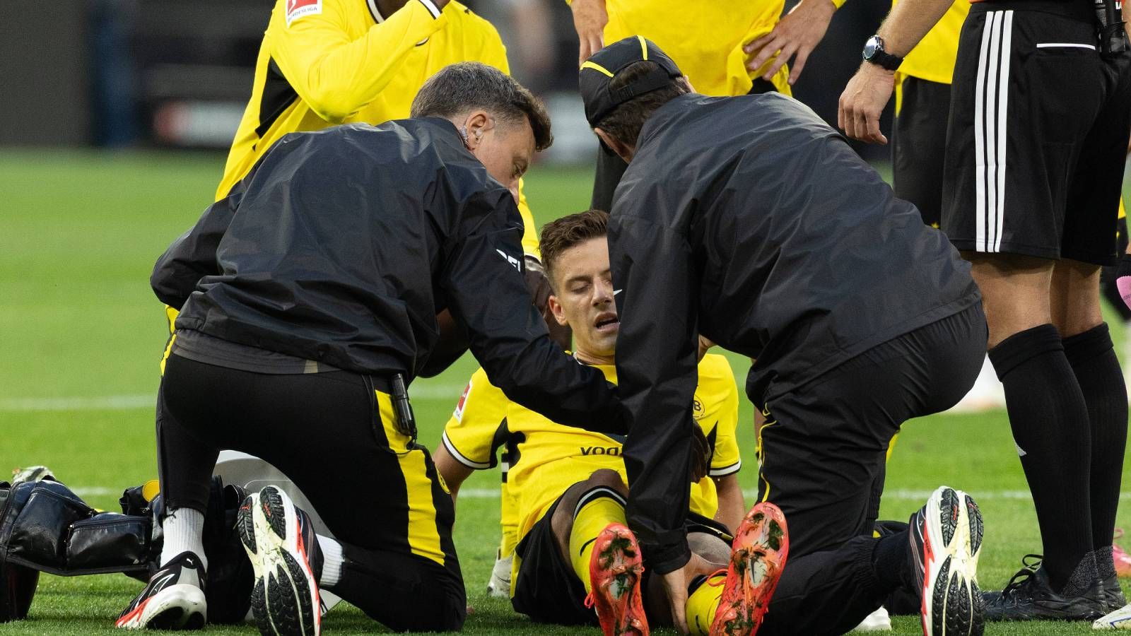 Ole Book befürchtet einen Kreuzbandriss: BVB bangt um Konstantelias | SPOX