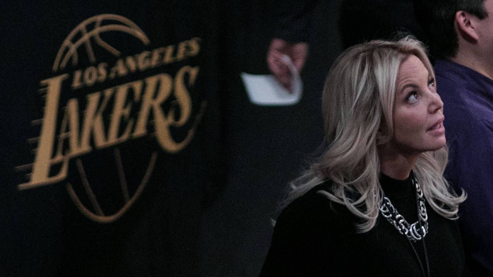 Rekordverkauf der Los Angeles Lakers: Zoff der Besitzer-Familie Buss eskaliert erneut | SPOX
