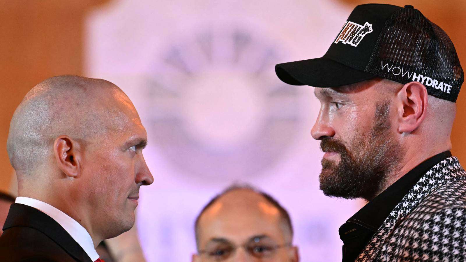 Oleksandr Usyk vs. Tyson Fury staredown