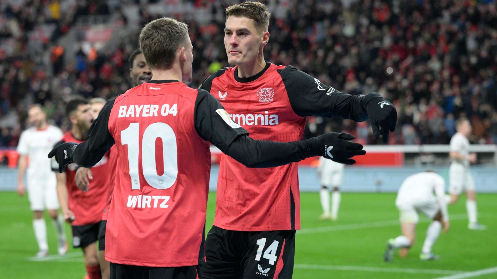 Bayer Leverkusen's German midfielder #10 Florian Wirtz (L) celebrates with Bayer Leverkusen's Czech forward #14 Patrik Schick 