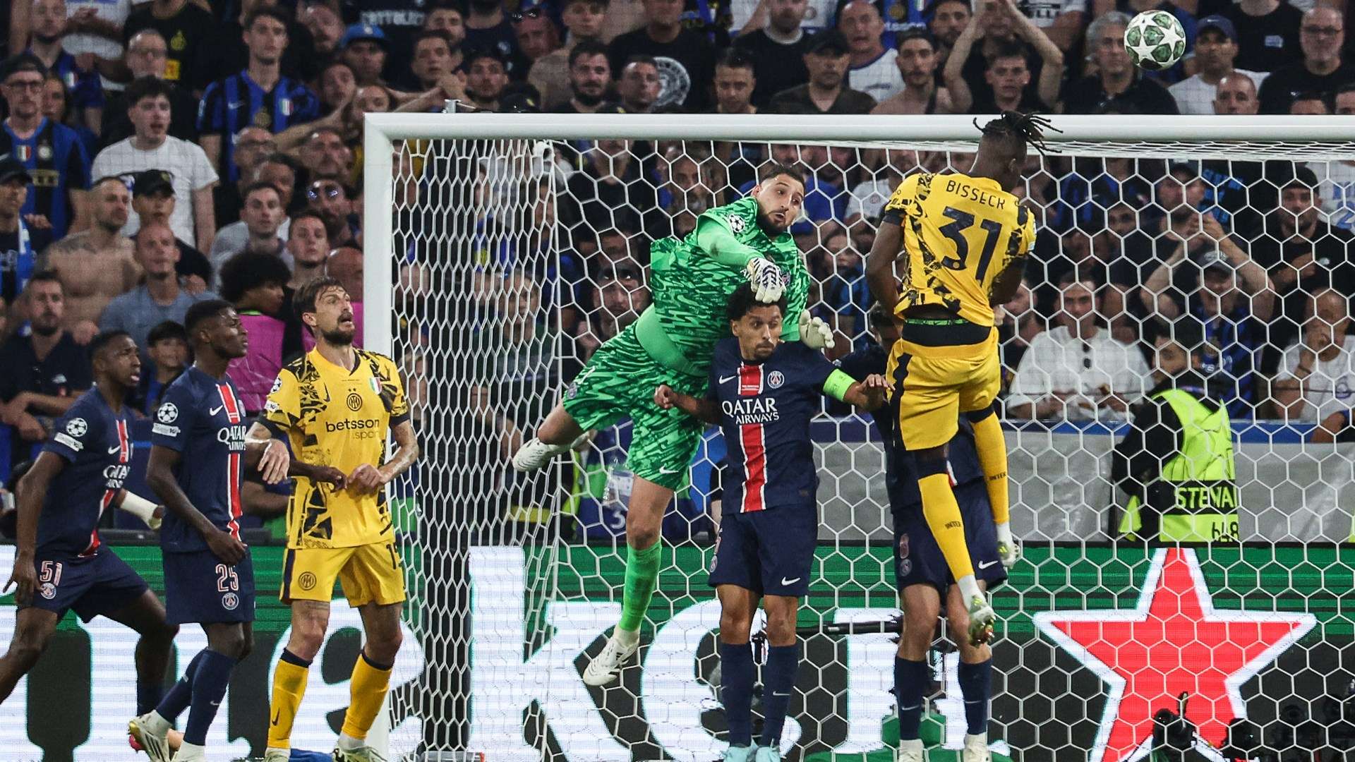 Yann Aurel Bisseck PSG Inter Champions League 2025