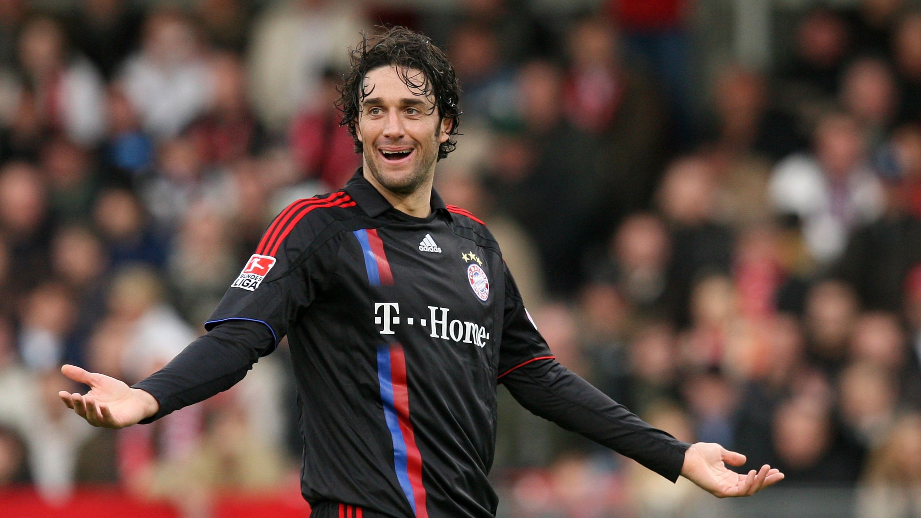 Luca Toni has repeatedly criticized Louis van Gaal