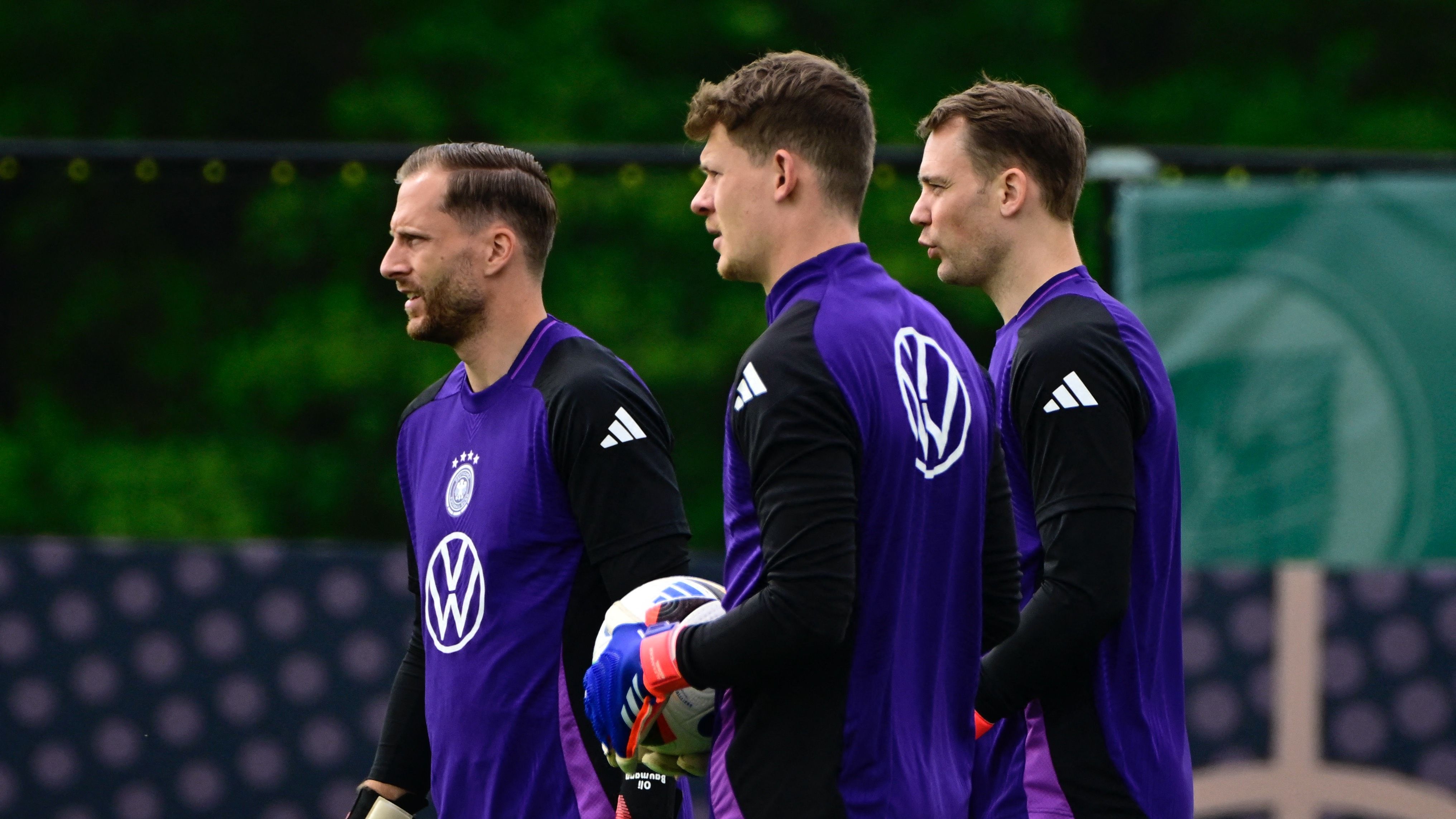 Deutschland, Aufstellung und Kader gegen die USA: Verletzt oder gesperrt? Darum spielt Oliver Baumann statt Manuel Neuer und so lange fehlt der Torhüter dem DFB-Team