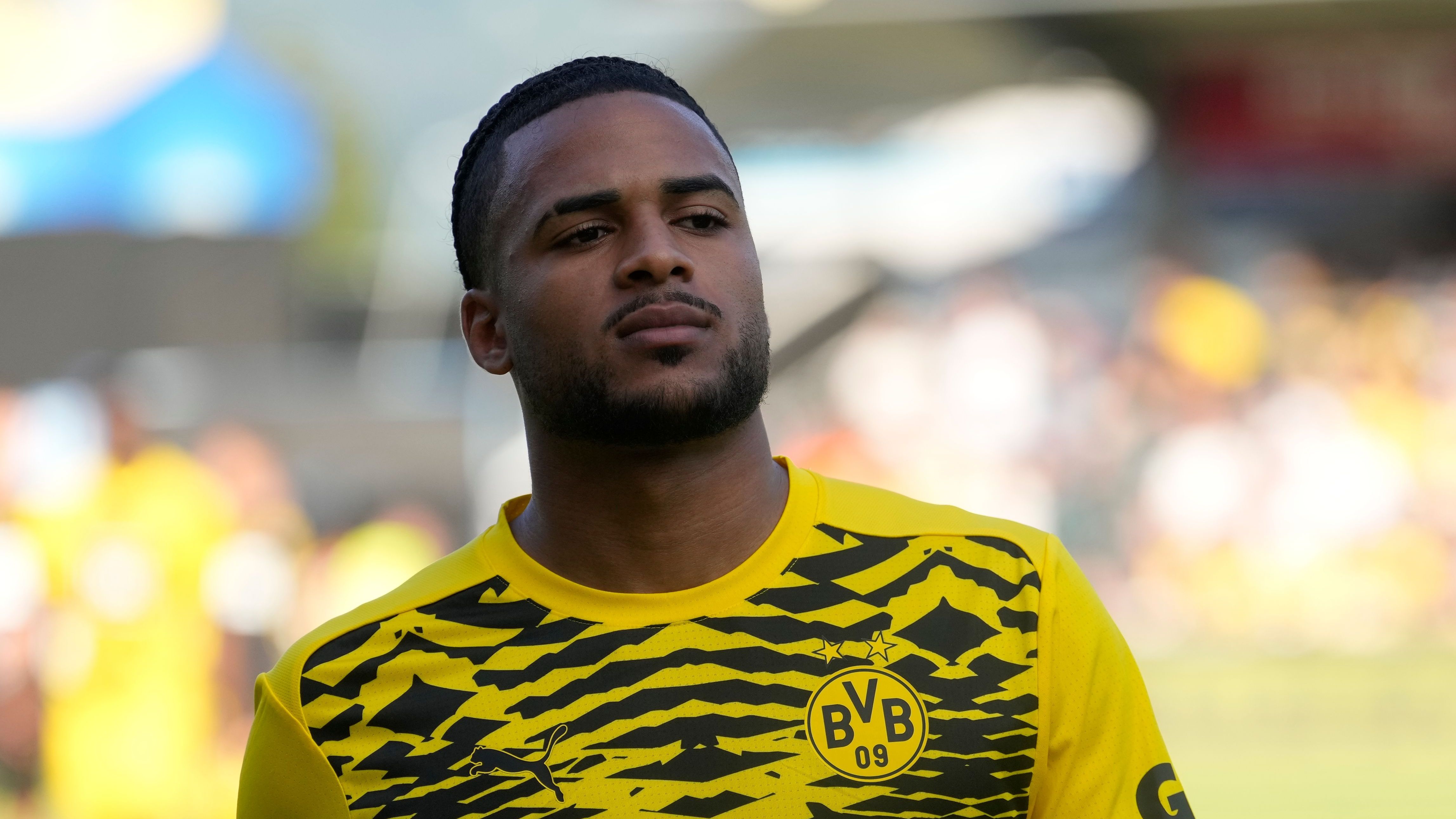 BVB, Gerücht: Linksverteidiger-Talent könnte BVB vorübergehend verlassen