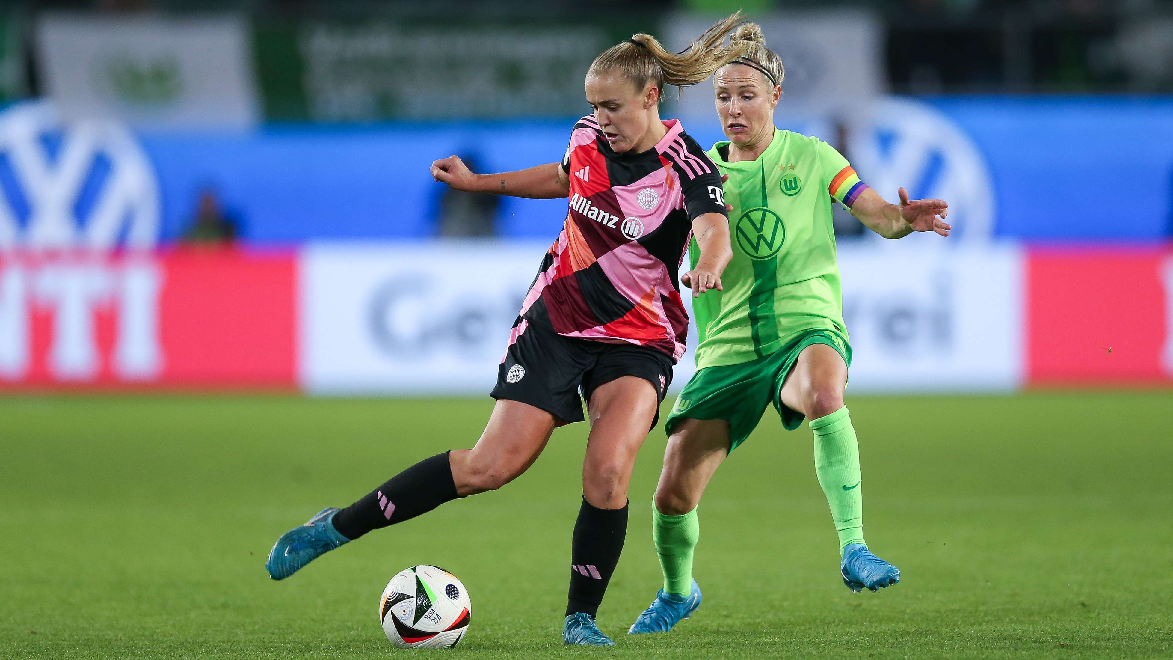 VfL Wolfsburg v FC Bayern München - Google Pixel Frauen Bundesliga