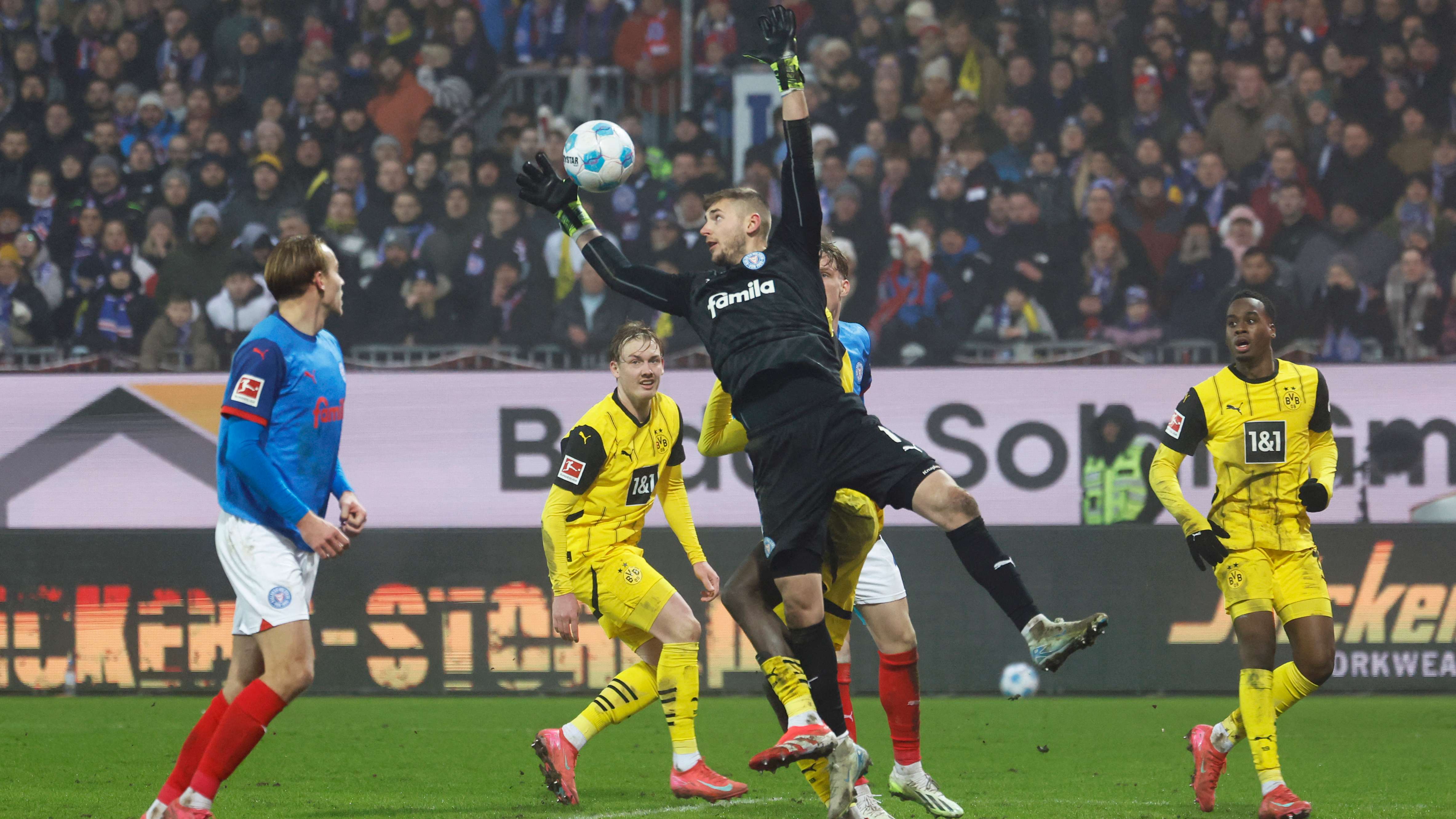 FBL-GER-BUNDESLIGA-KIEL-DORTMUND