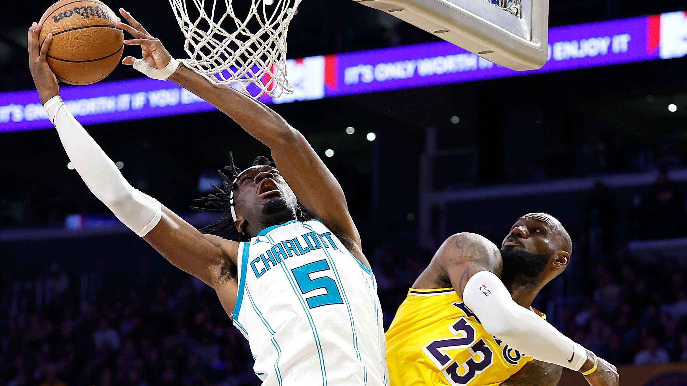 Charlotte Hornets v Los Angeles Lakers