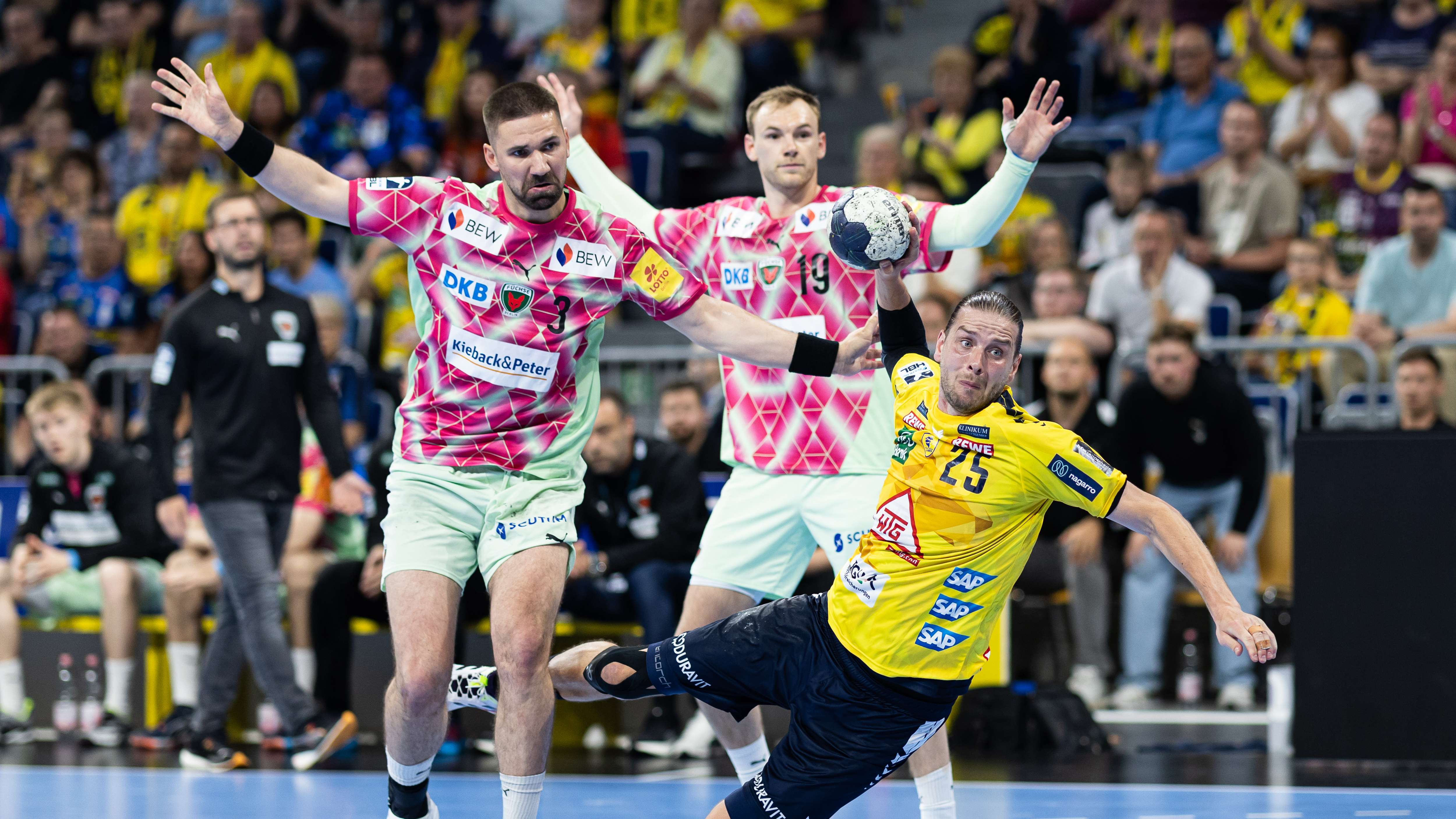 Rhein-Neckar Löwen v Füchse Berlin - DAIKIN Handball Bundesliga