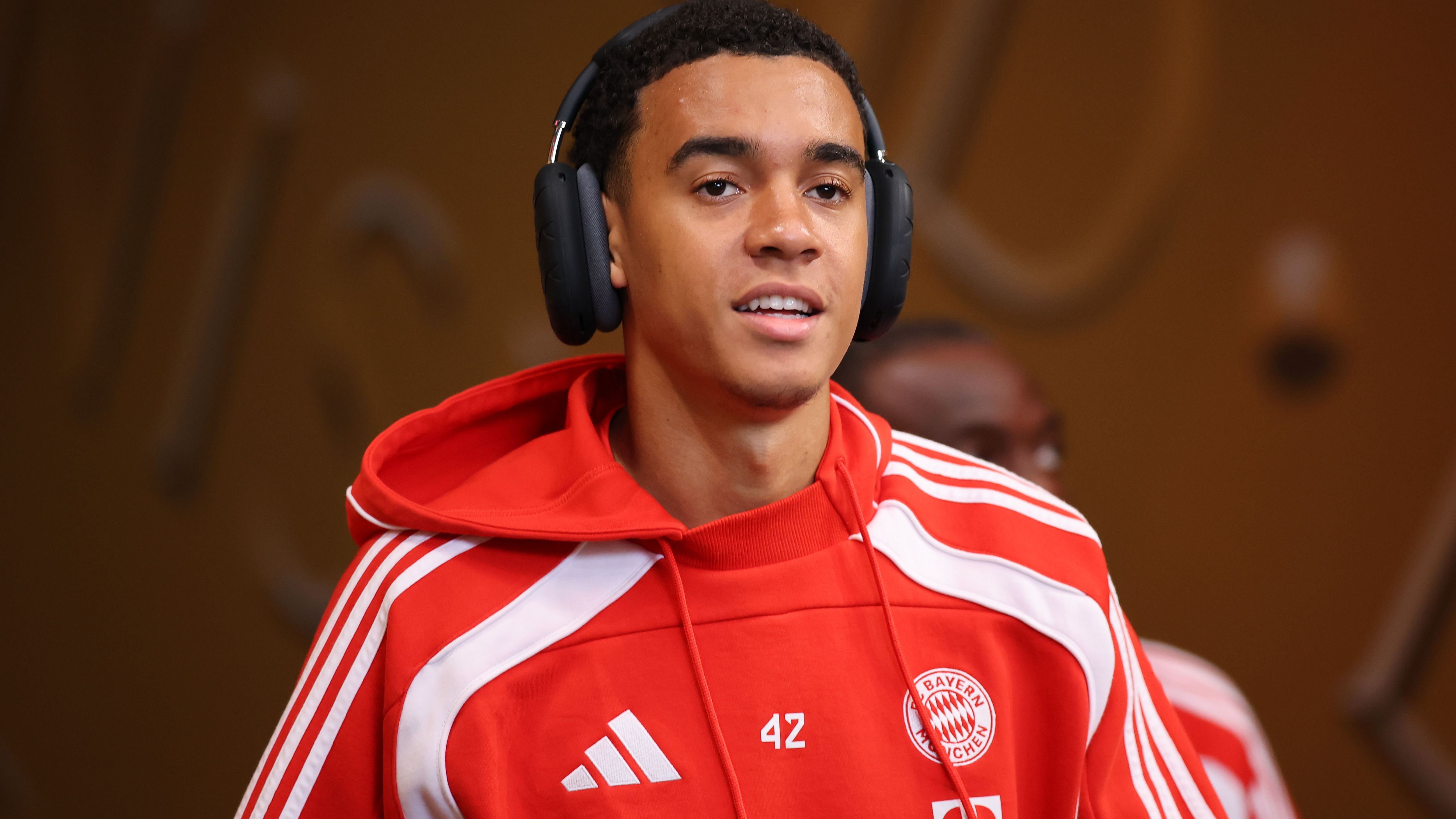 FC Bayern München, News: Jamal Musiala ziert mit Jude Bellingham das Cover von EA SPORTS 26