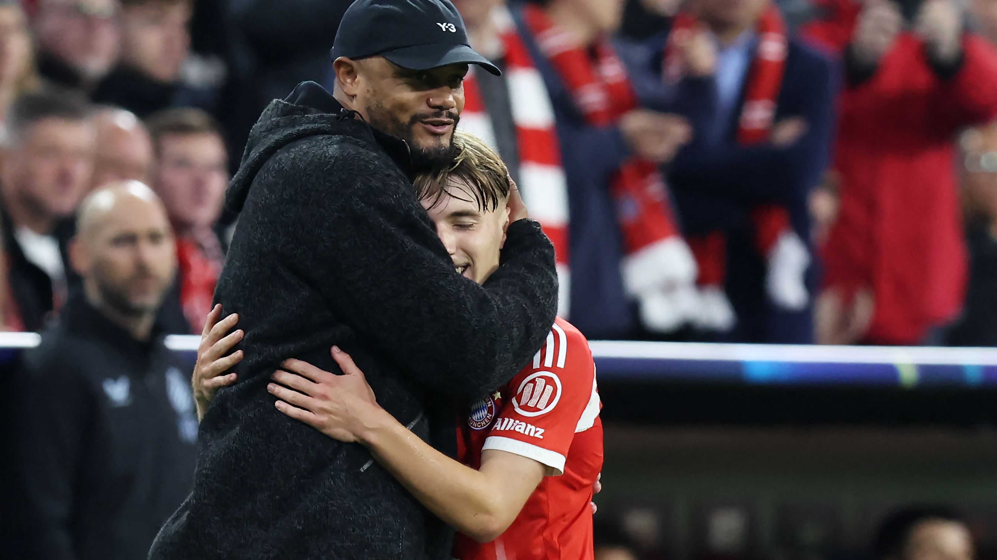 FC Bayern München, News: Kompany erklärt Leistung in Gladbach – und lobt Lennart Karls besondere 
