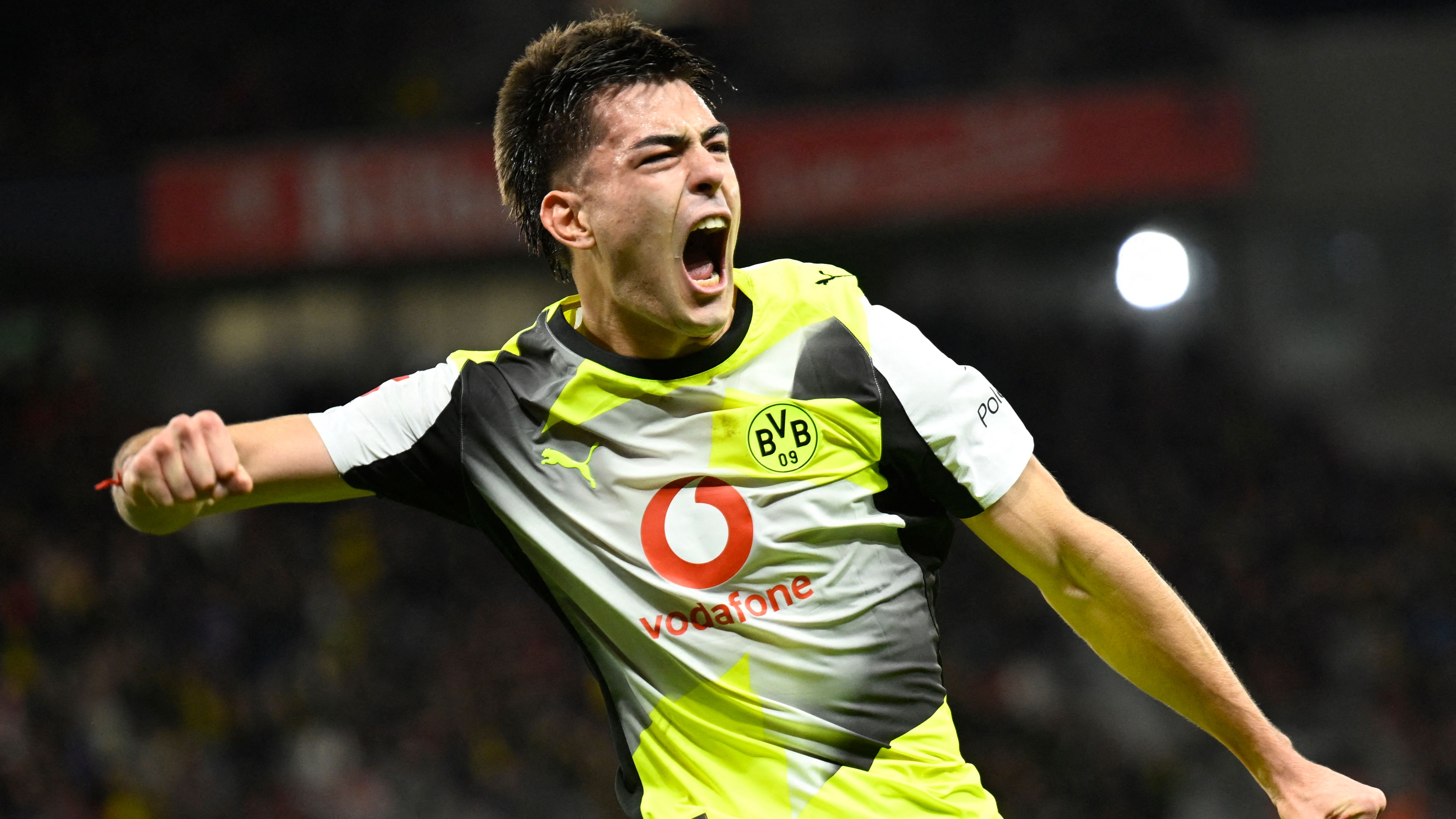 Aaron Anselmino is injured immediately in Strasbourg