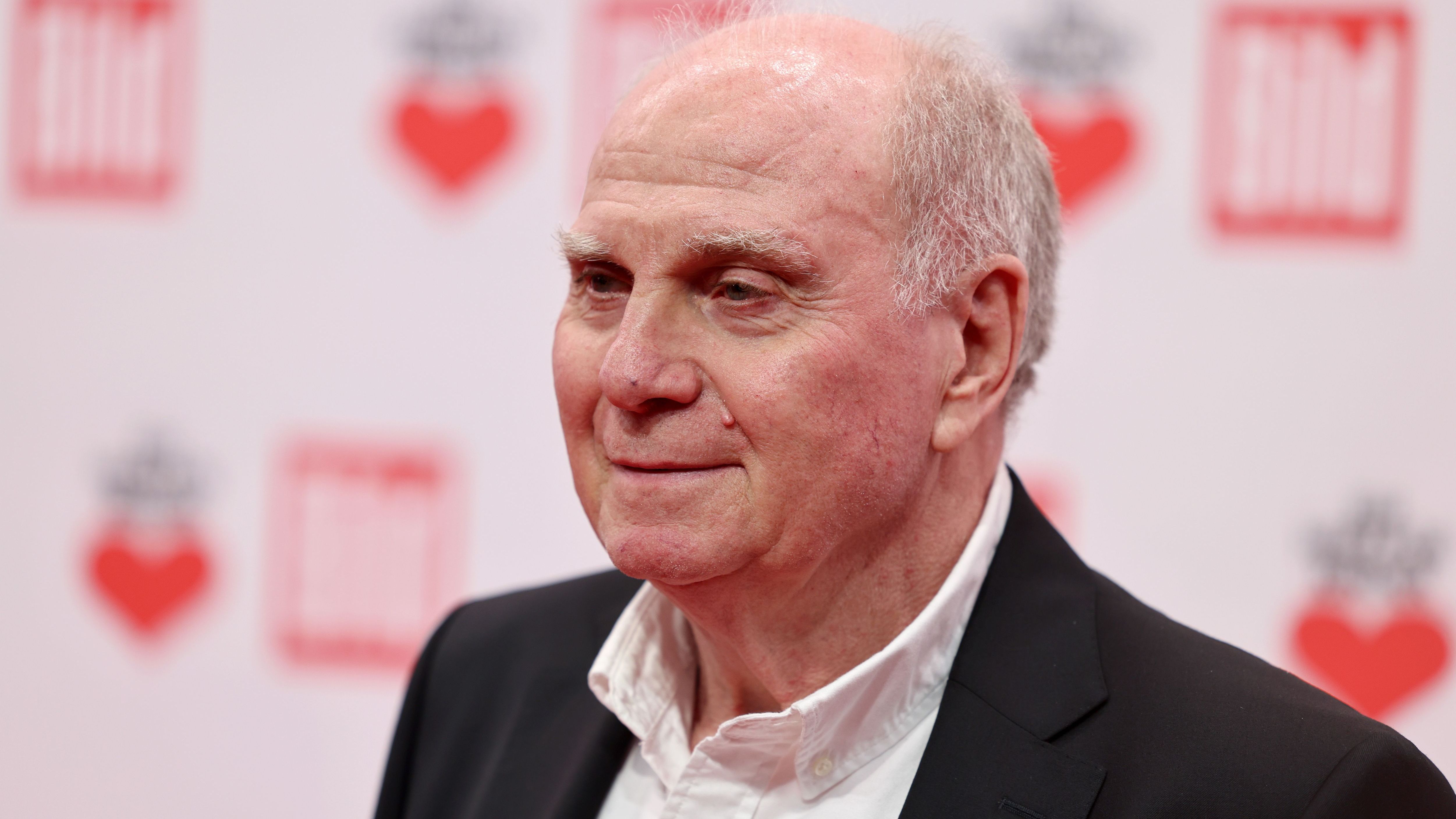 FC Bayern München, News und Gerüchte: “Wahnsinn!“ Uli Hoeneß sagt Spielerberatern den Kampf an | SPOX