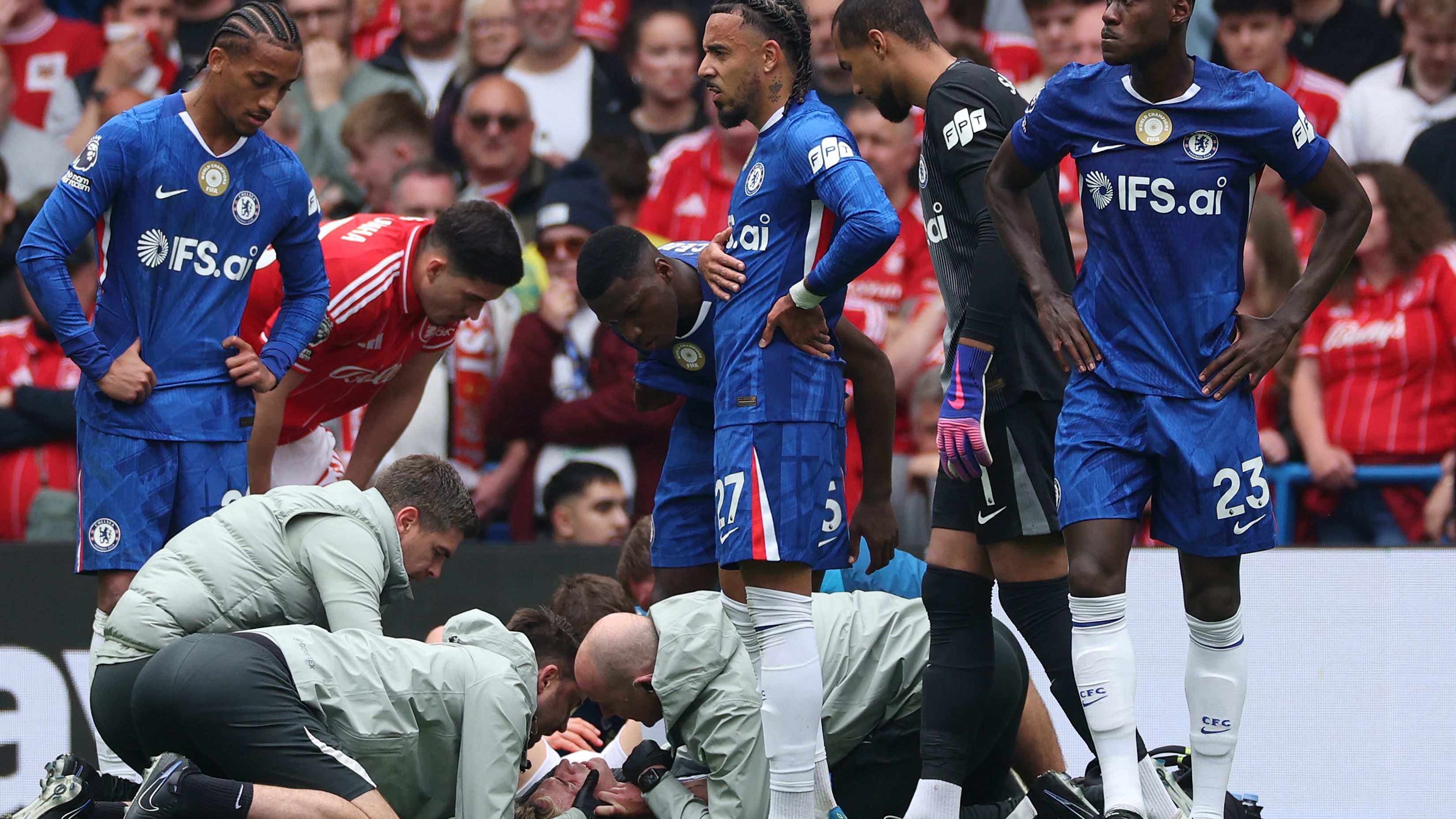 Schockmoment! Debütant muss bei Niederlage des FC Chelsea vom Platz getragen werden - Krise immer schlimmer