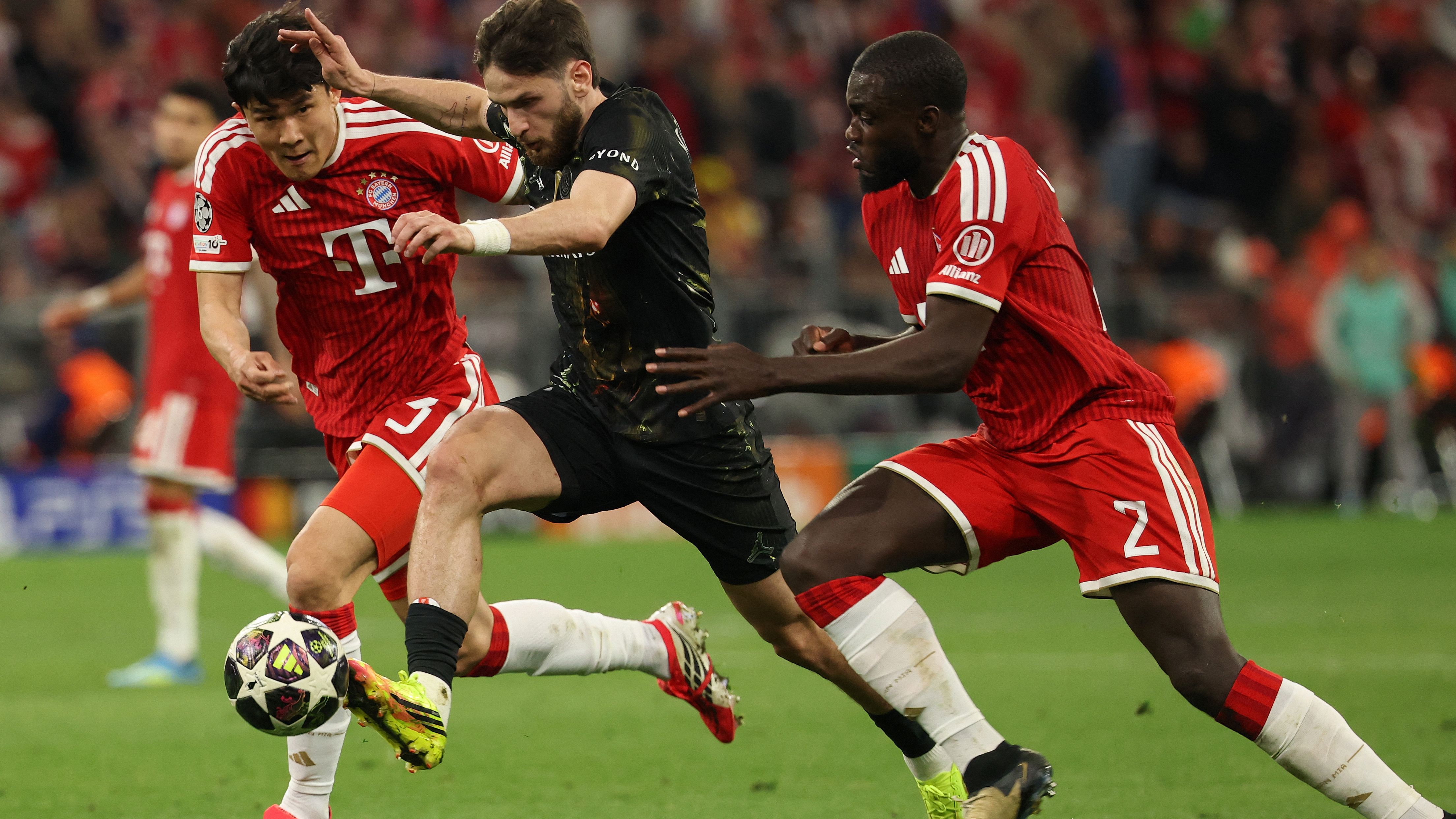 FC Bayern, News und Gerüchte: Spektakulärer Transfer von Kvaratskhelia dank des eigenen Netzwerks?