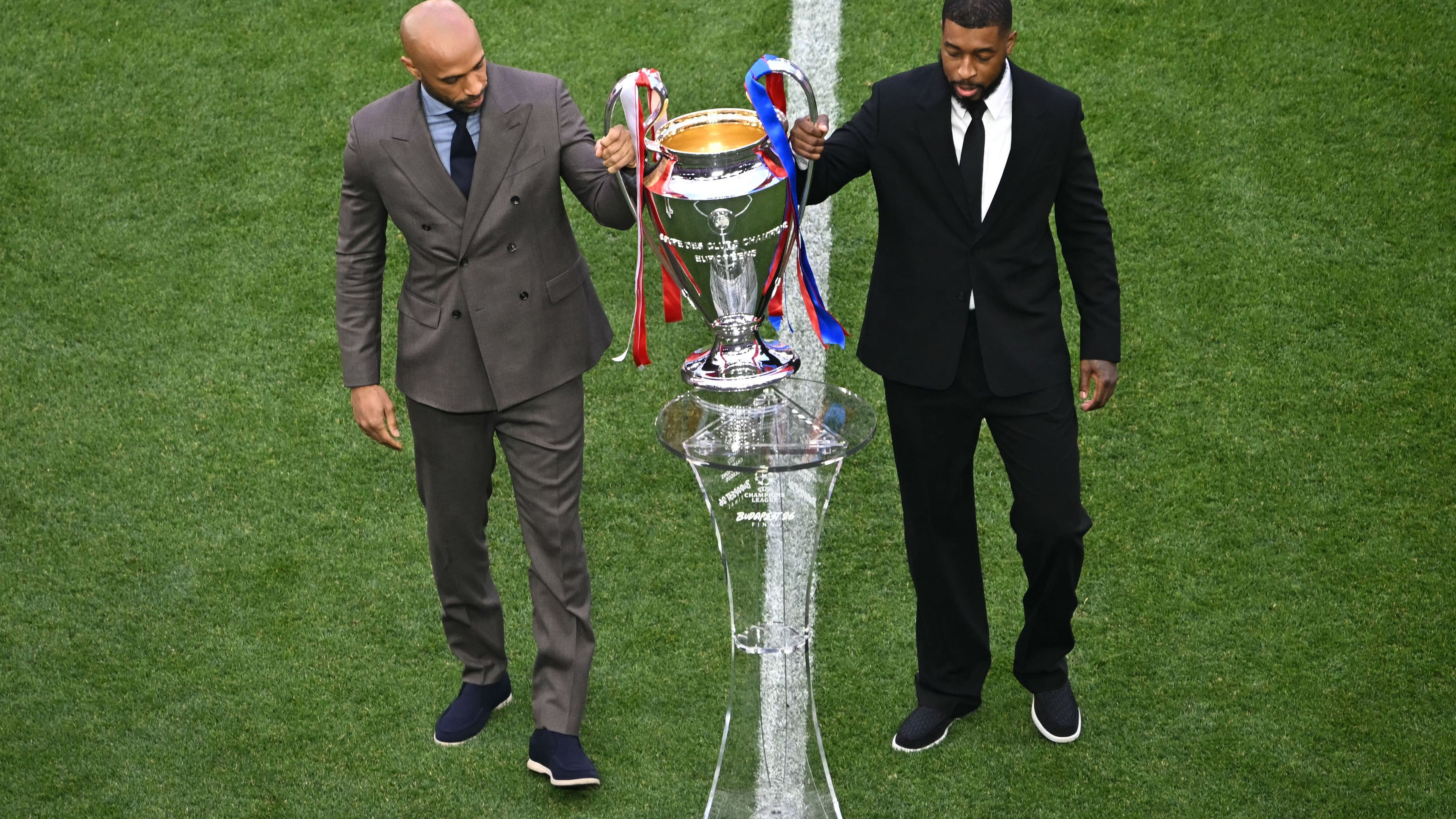 Er durfte sogar den Henkelpott in die Höhe stemmen! Der heimliche Star des Champions-League-Finals spielt längst nicht mehr bei PSG