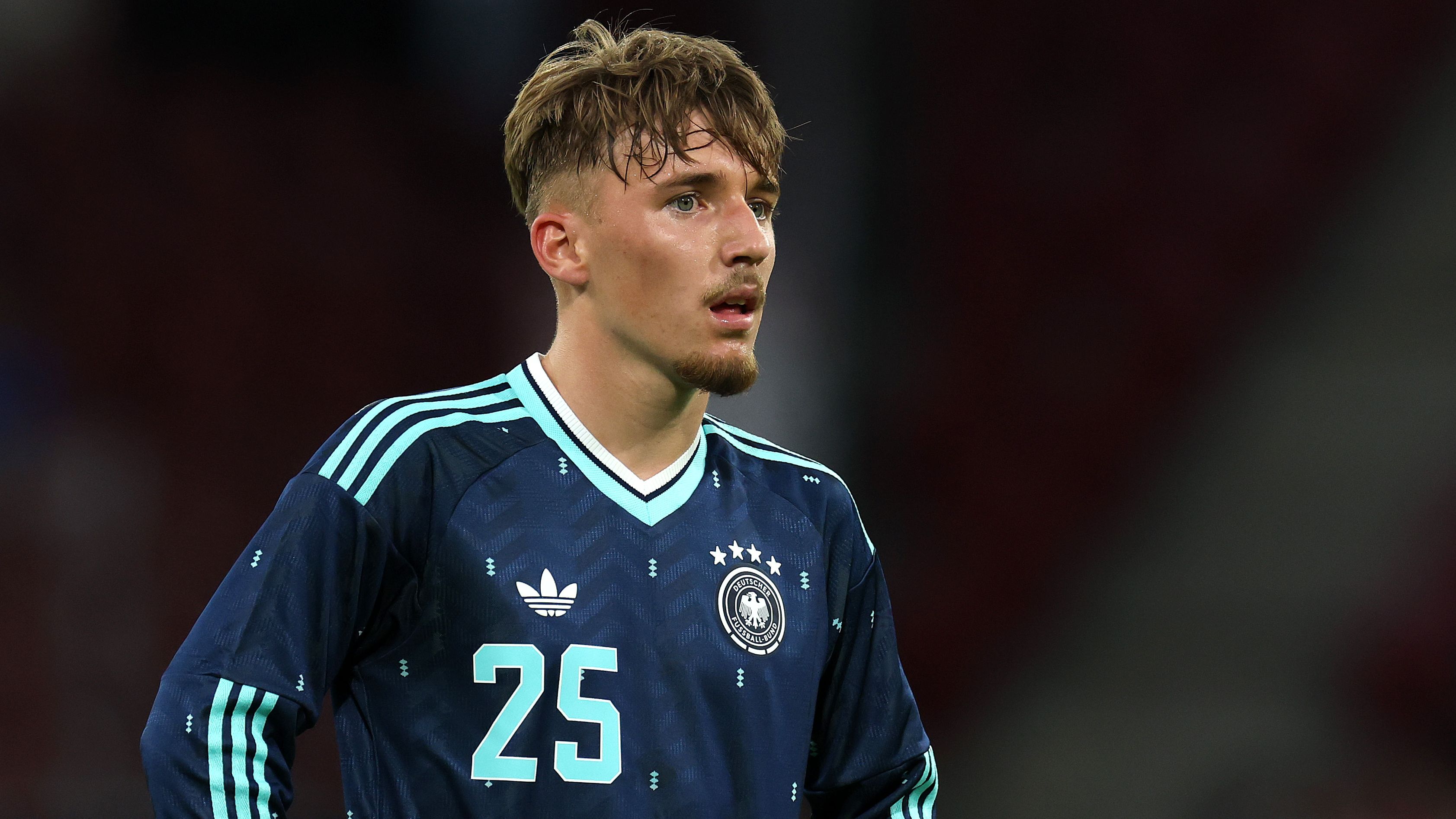 Lennart Karl steht in der Startelf
