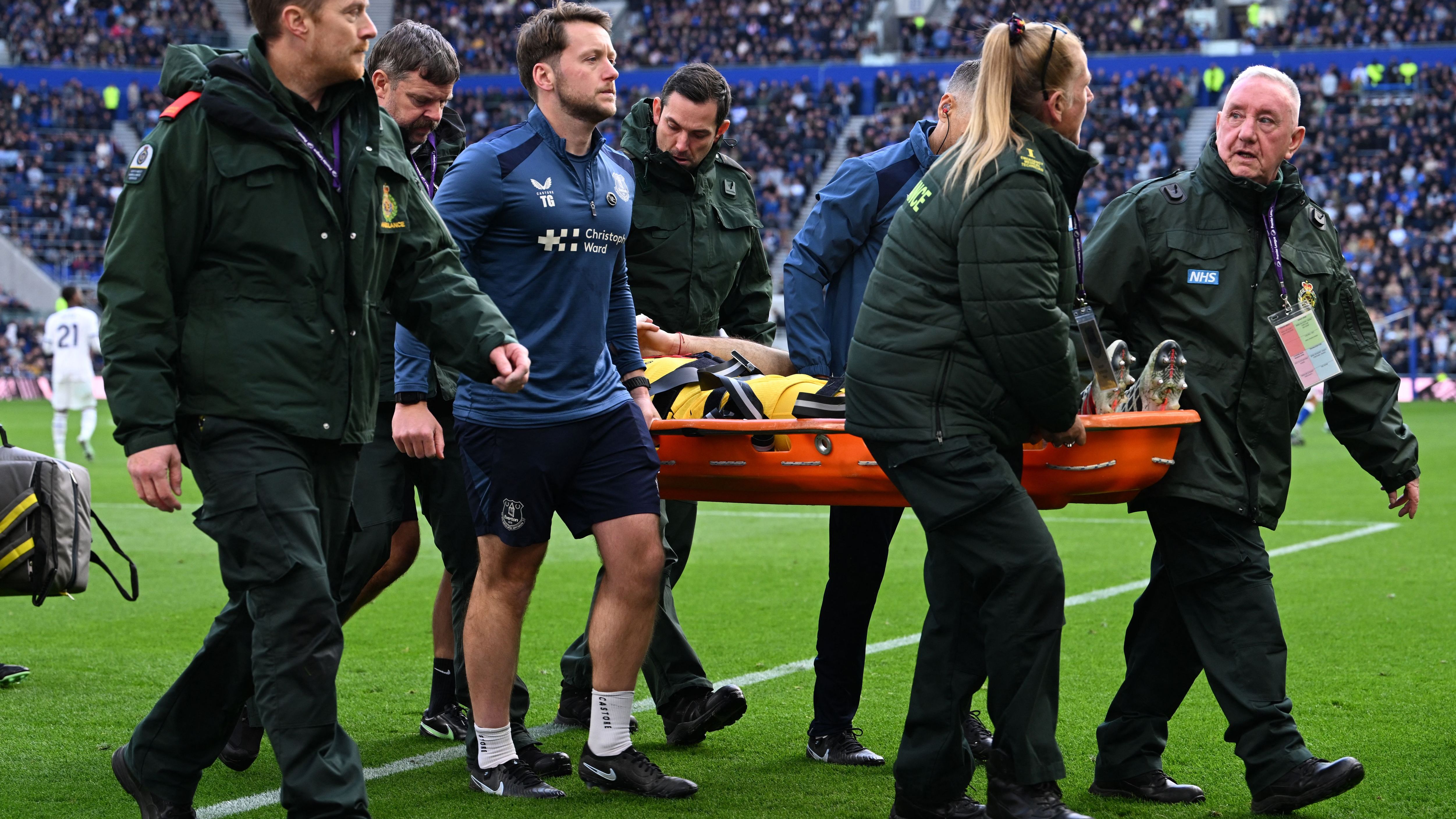 Chelsea Goalkeeper Emiliano Martinez Hospitalized After Heavy Head Collision Against Everton
