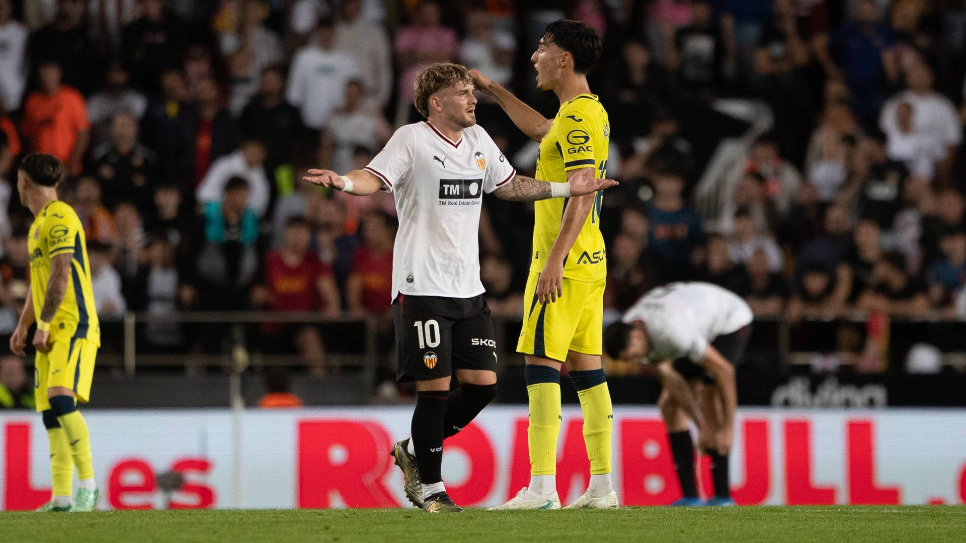 Harvey Elliott sent off for dissent in Valencia defeat to Villarreal